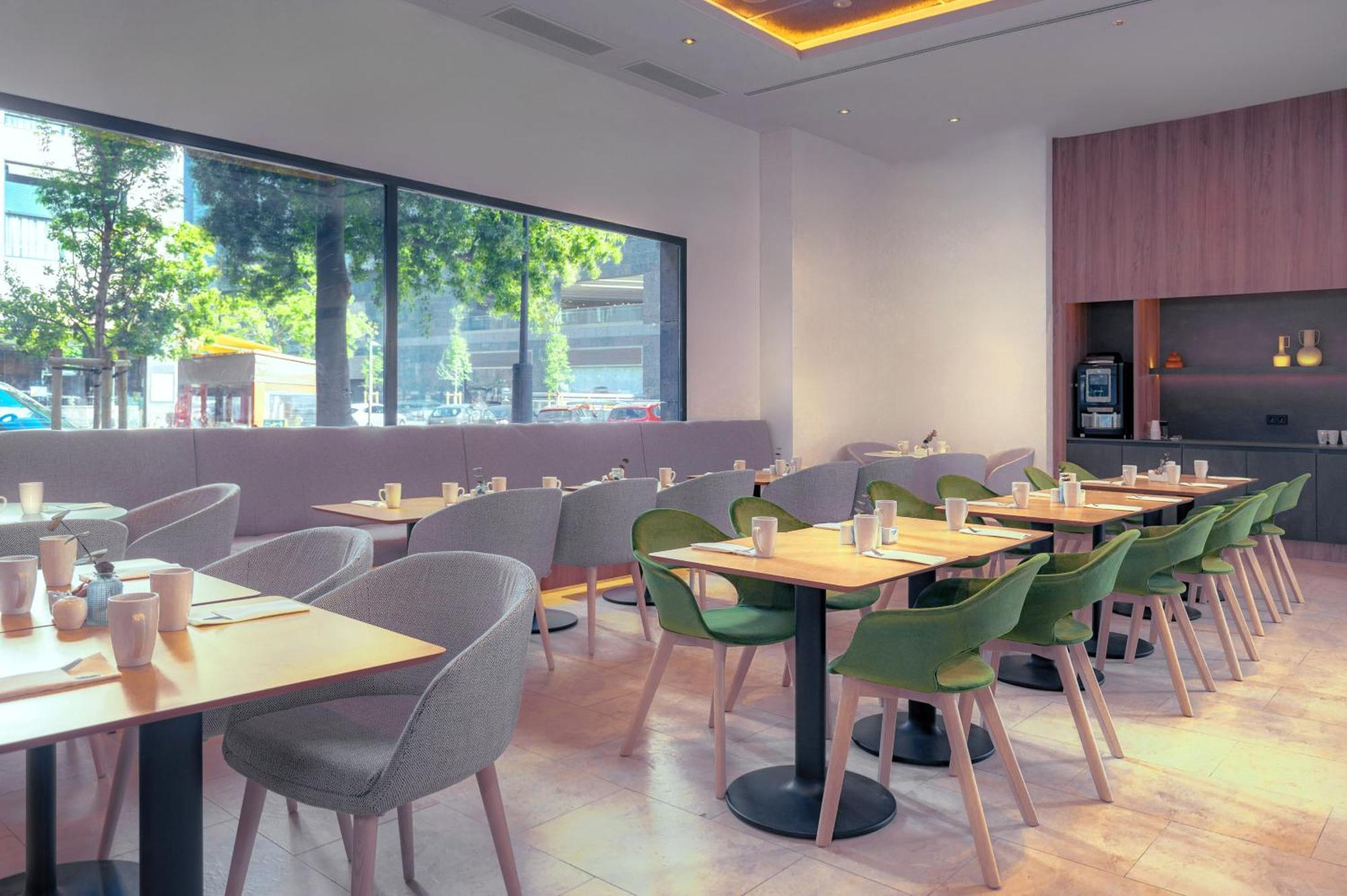 Innside By Melia Valencia Oceanic Bagian luar foto