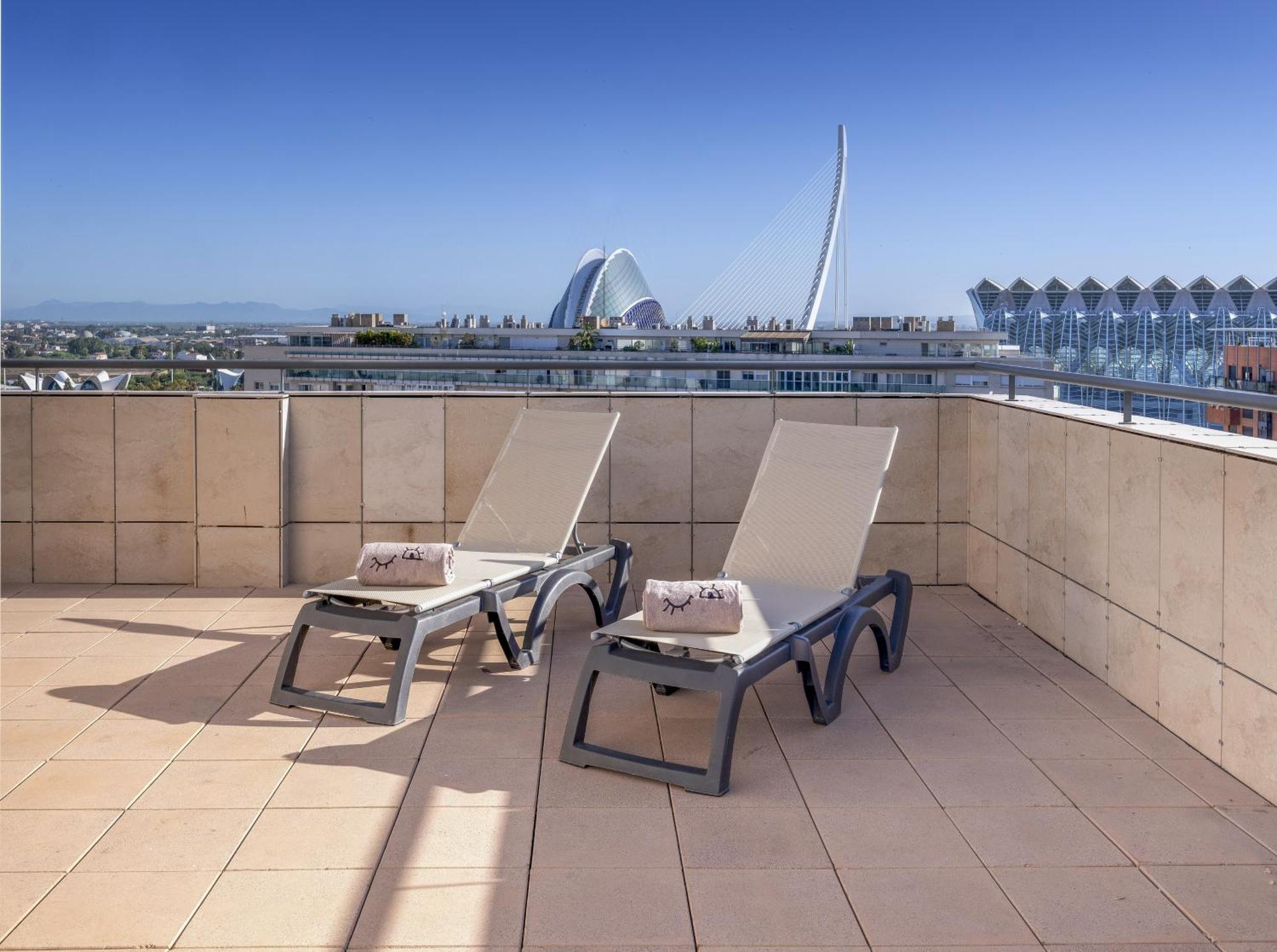 Innside By Melia Valencia Oceanic Bagian luar foto