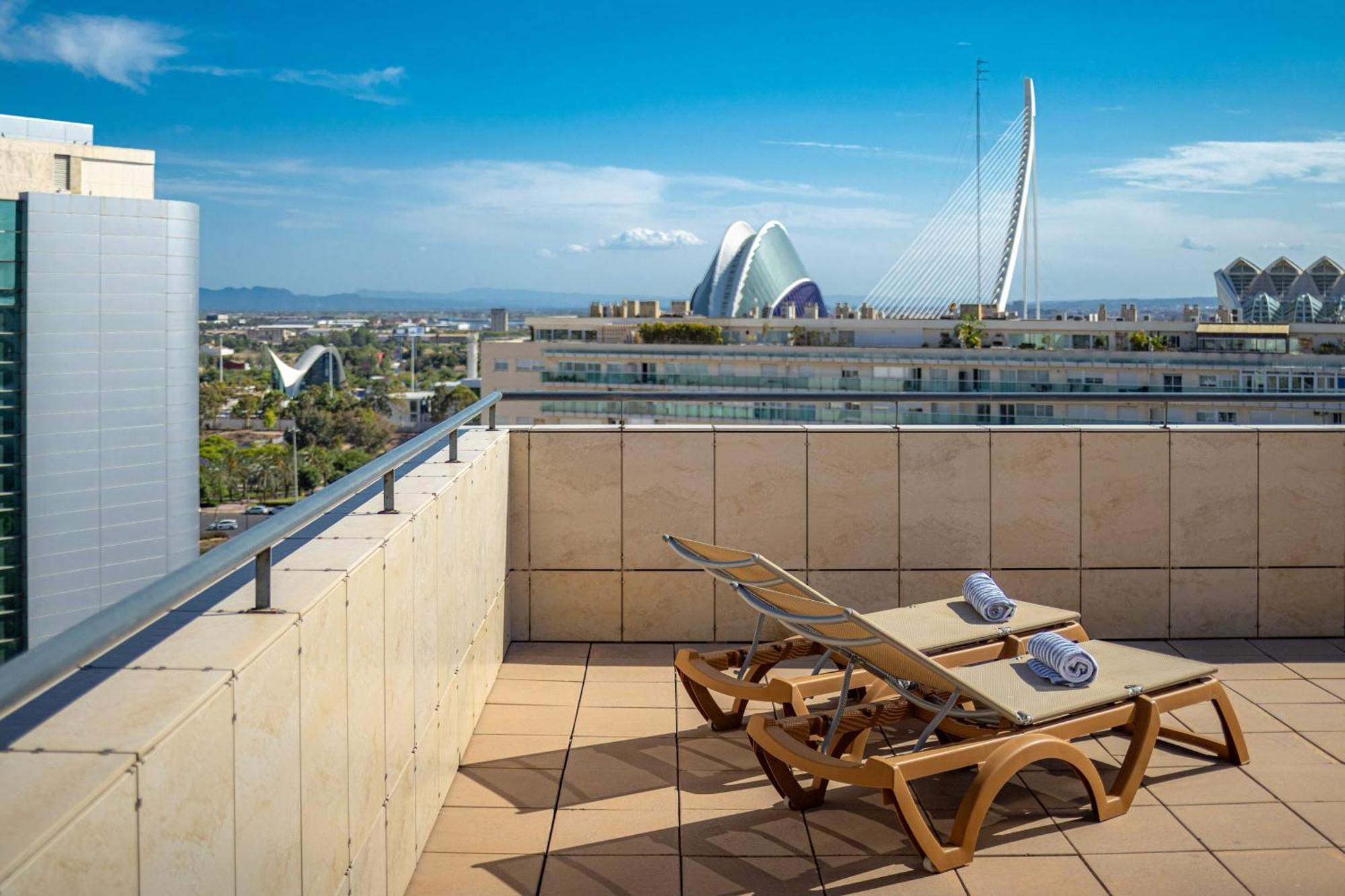 Innside By Melia Valencia Oceanic Bagian luar foto