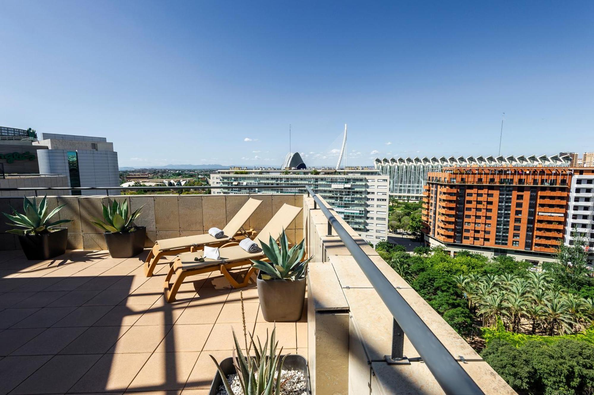 Innside By Melia Valencia Oceanic Bagian luar foto