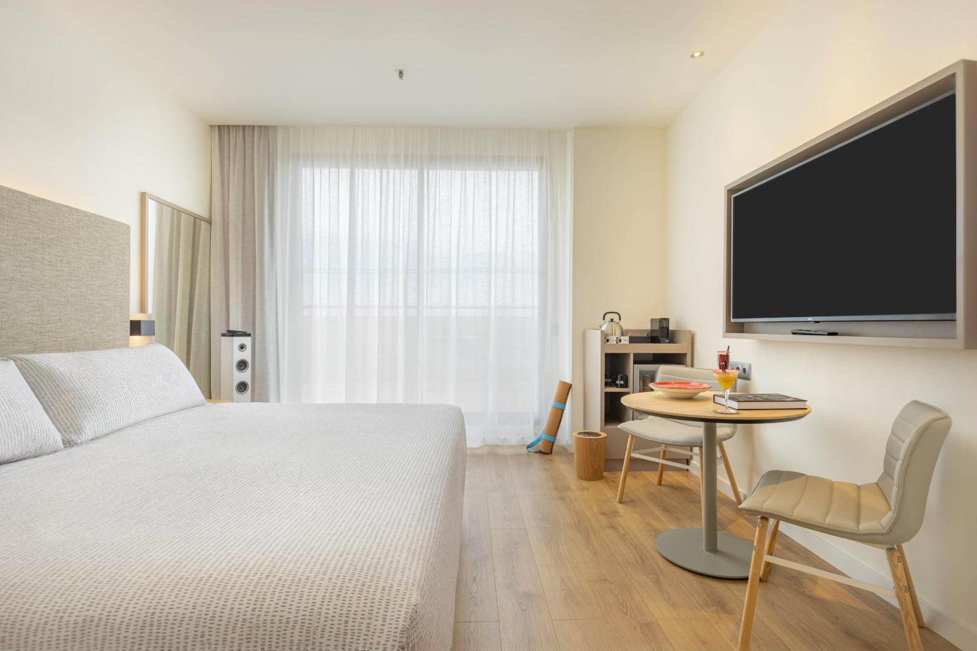 Innside By Melia Valencia Oceanic Bagian luar foto