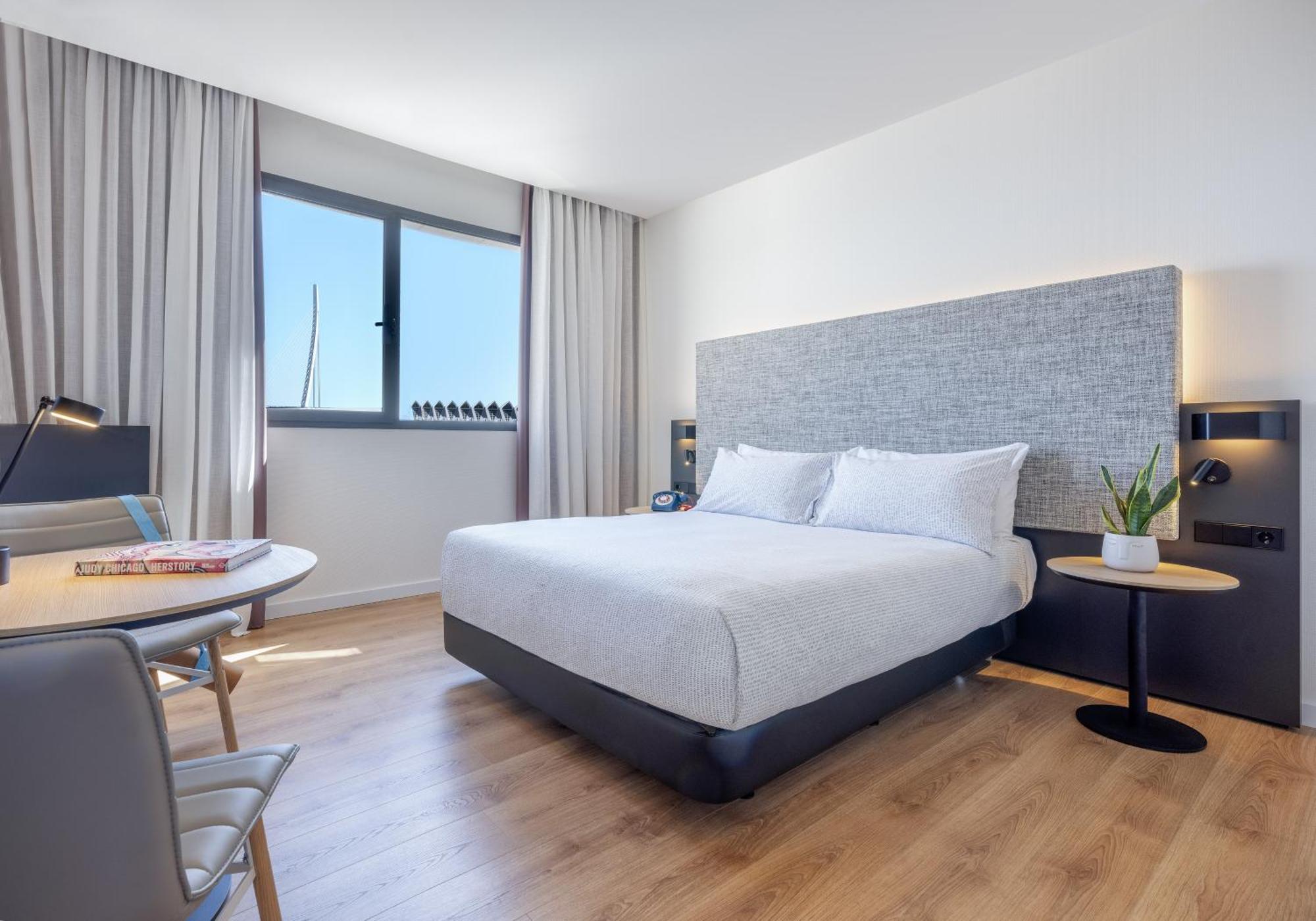 Innside By Melia Valencia Oceanic Bagian luar foto