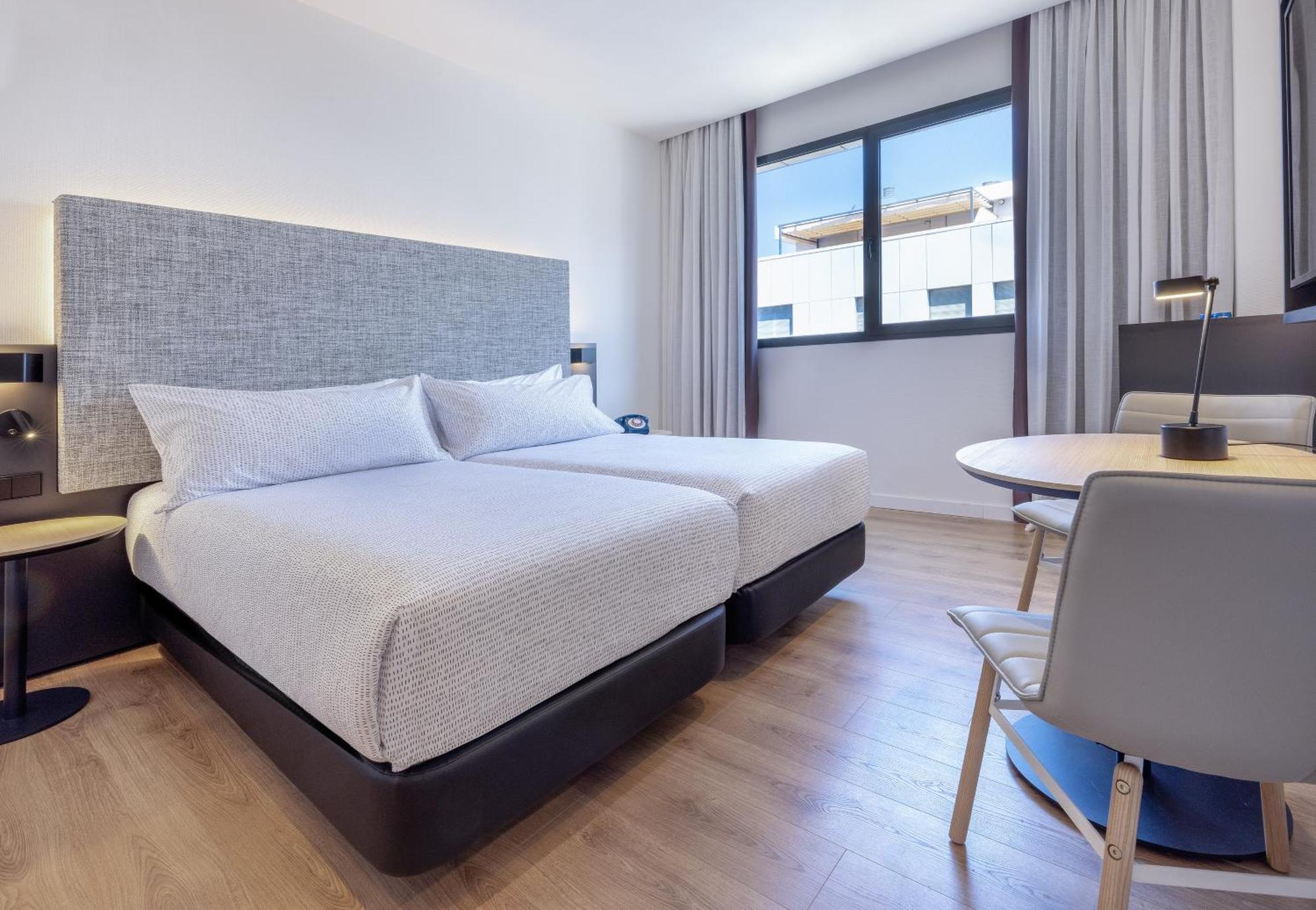 Innside By Melia Valencia Oceanic Bagian luar foto