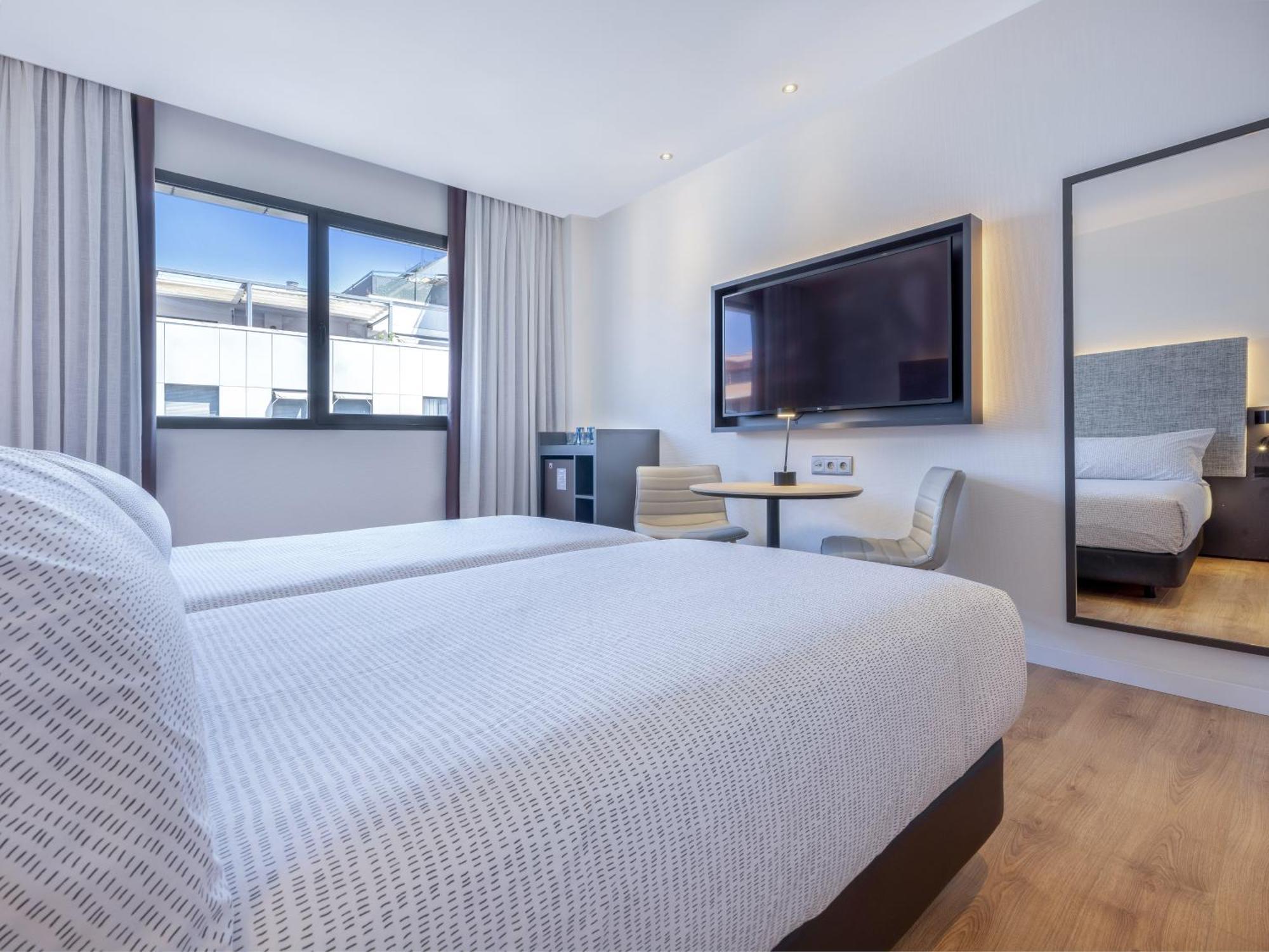 Innside By Melia Valencia Oceanic Bagian luar foto