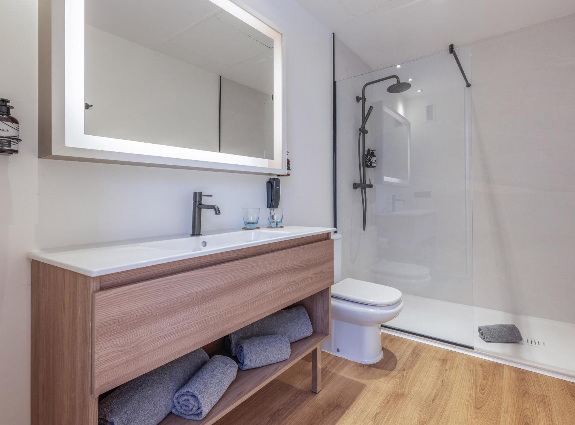 Innside By Melia Valencia Oceanic Bagian luar foto